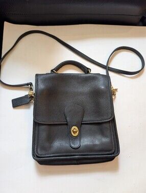 Vintage COACH Court Bag Black Leather Crossbody Sholder Bag 0543-433 Made In USA